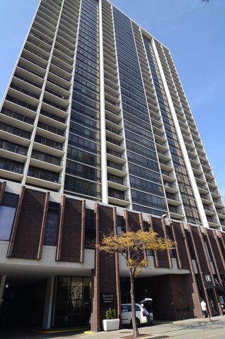 Building Photo - 1636 N Wells St