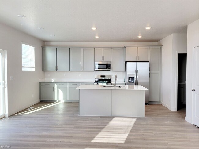 Building Photo - 3 br, 2.5 bath Townhome - 909 Lucky Clover...