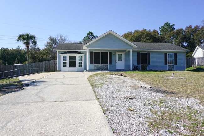 Building Photo - 6 Flora Cove