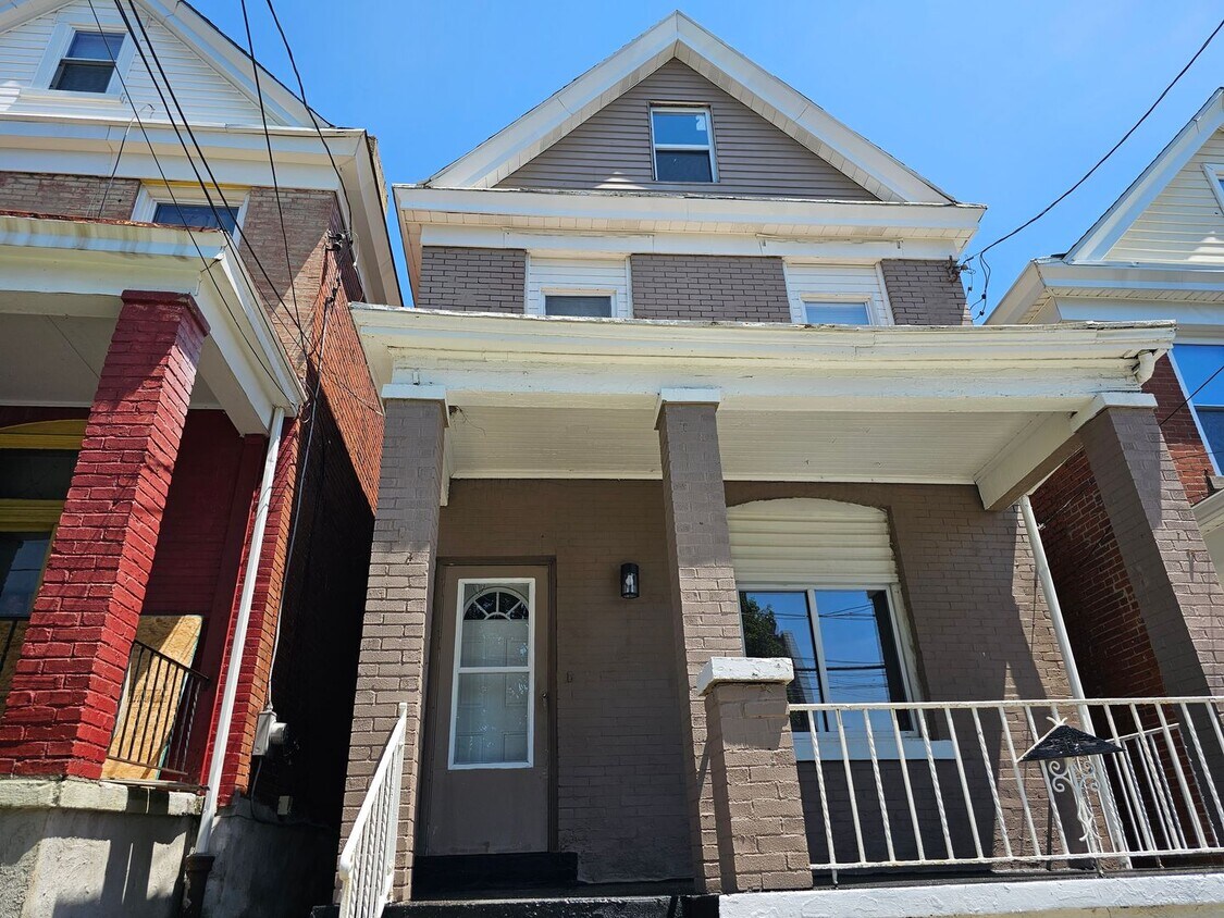 Foto principal - Newly updates 2 bedroom 1 bath for rent in...