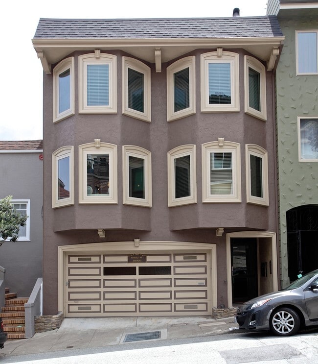 Building Photo - 247-249 Roosevelt Way