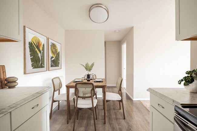 1 habitación, 1 baño - Comedor (Willow) - Lamar Village Apartments