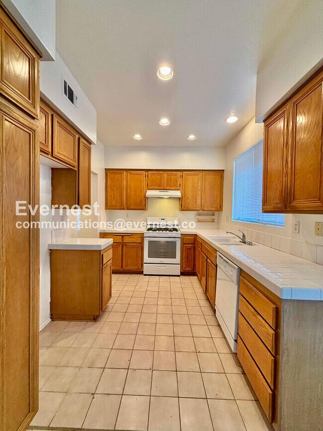 Foto del edificio - 27620 Parkside Dr