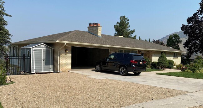 Building Photo - 3709 E Viewcrest Cir
