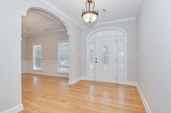 Building Photo - Large House on 3.5 Acres in Harlem