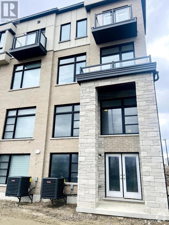 Building Photo - 103 Inverary Cres