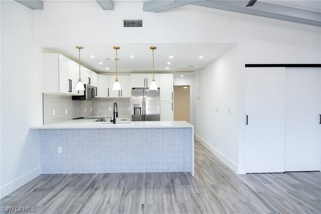Building Photo - 6360 Royal Woods Dr
