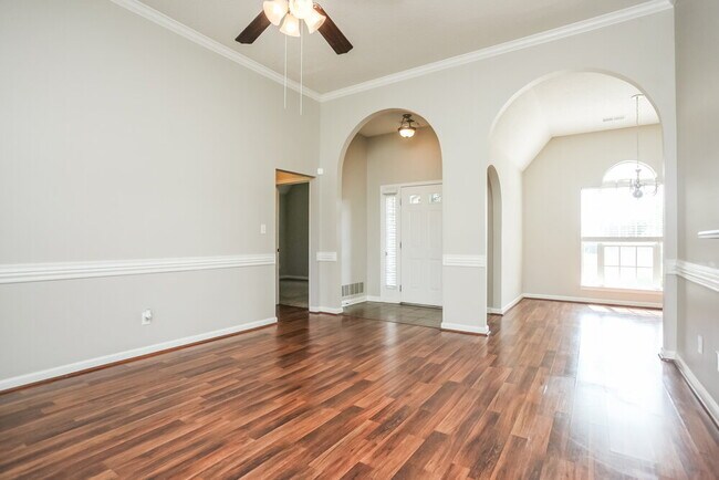 Foto del edificio - 8332 Pinnacle Dr