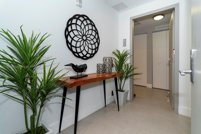 Foto del edificio - 488 NE 18th St