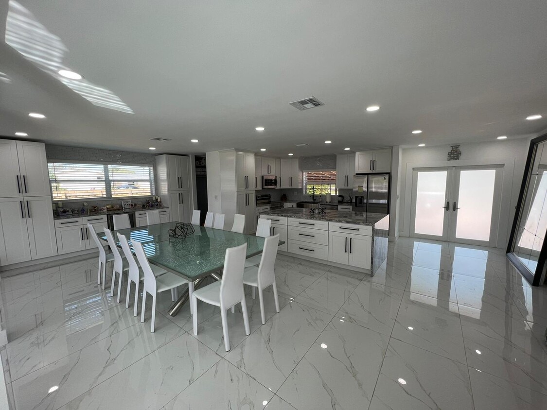 Photo - 1000 NE 179th St (North Miami Beach, FL)