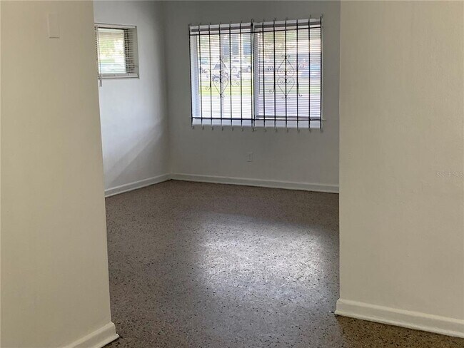 Foto del edificio - 4306 Silver Star Rd