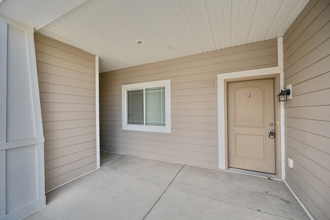 Building Photo - Main Floor Condo in Saratoga Springs!