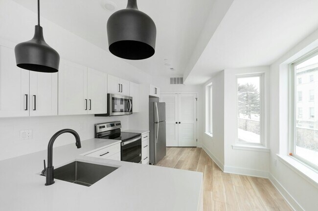 Building Photo - 1255 N 23rd St