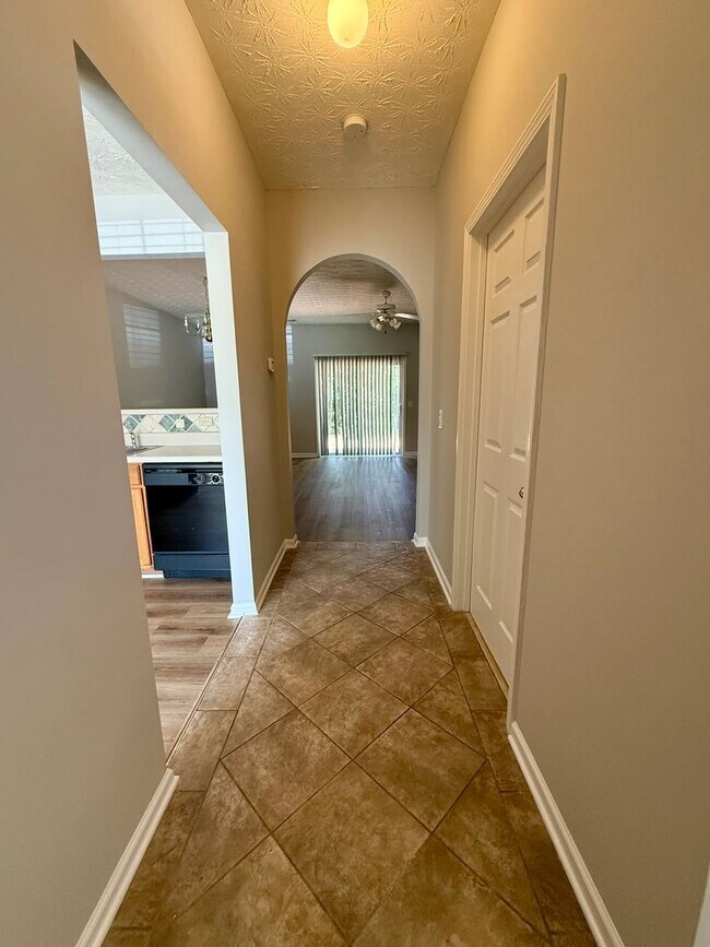 Building Photo - 3 bed/2.5 bath townhome near downtown Daws...
