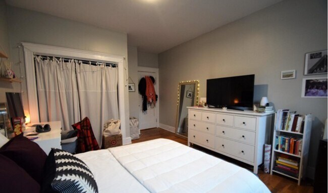 Building Photo - Gorgeous Brookline Apt w Heat Included and Laundry in Unit!  Near BU Campus!