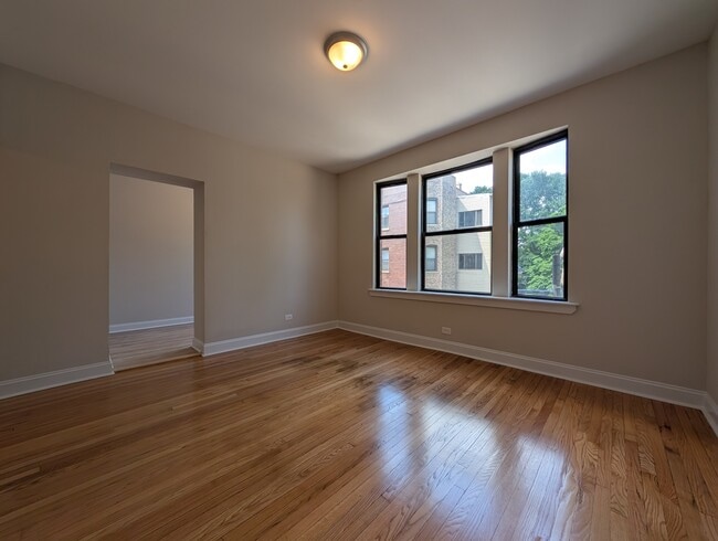 Building Photo - 3145 W Medill Ave