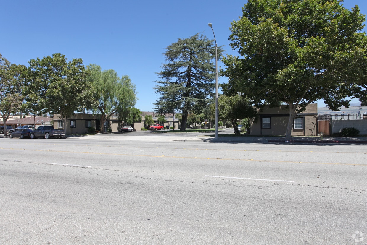 Building Photo - 1437 W Holt Ave
