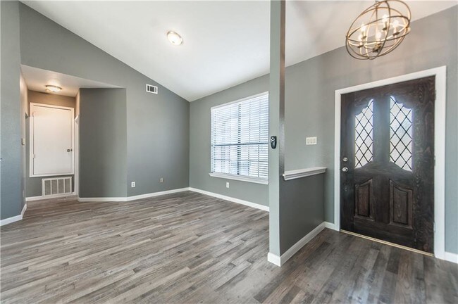 Building Photo - 2022 E Branch Hollow Dr