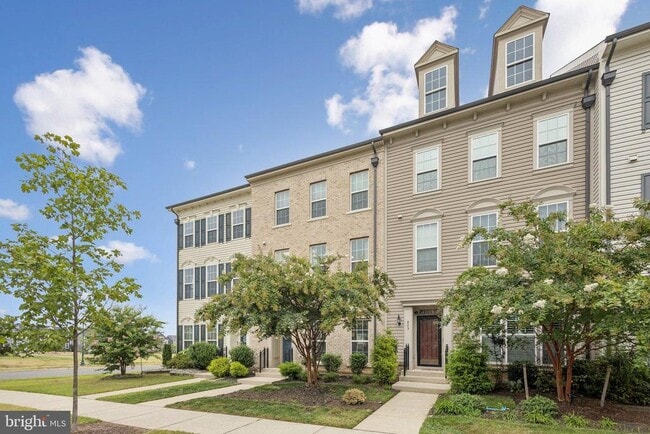 Foto del edificio - 805 Basswood Dr