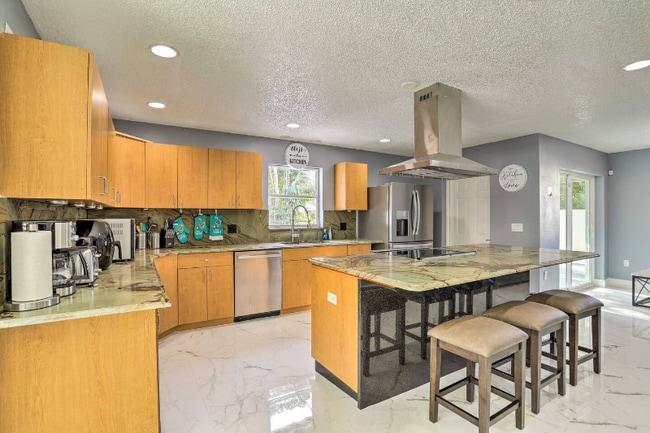Building Photo - 2181 Poinciana Dr