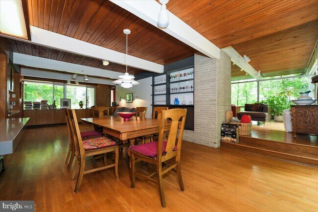 Foto del edificio - 74 Woodland Dr