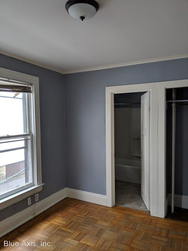 Building Photo - 1329 Park Ave
