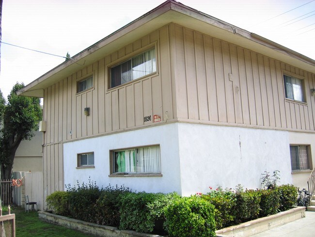 Building Photo - 1826 W Glencrest Ave