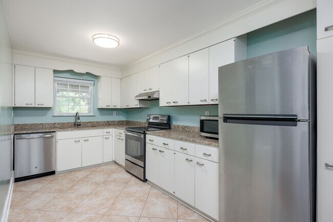 Foto del edificio - 4050 Forest Hill Ave