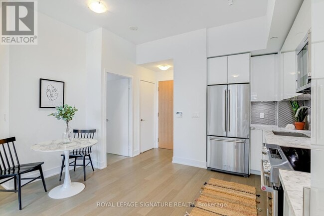 Building Photo - 30 Shore Breeze Dr