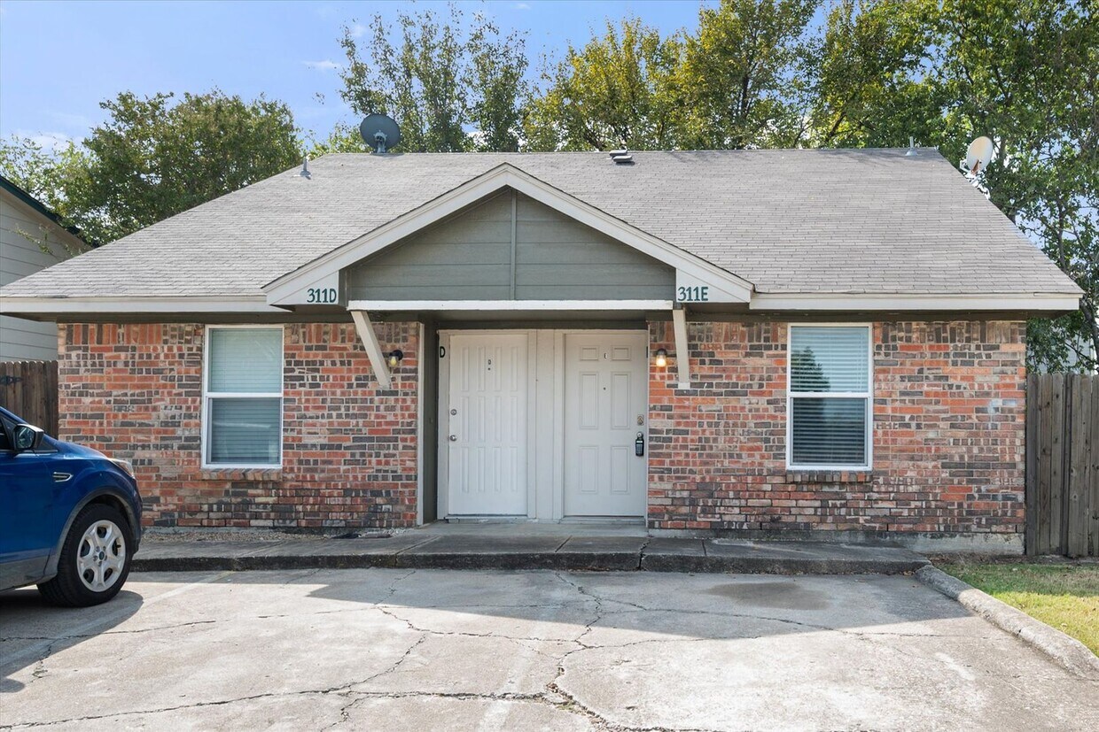 Foto principal - 311 Kings Way Dr