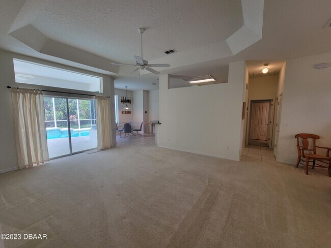 Foto del edificio - 1119 Crystal Creek Dr