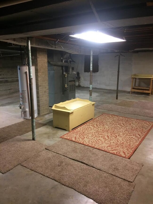 Building Photo - 1834 Kendall Ln