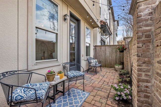 Foto del edificio - 1721 Upland Lakes