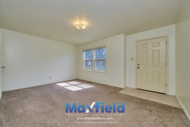 Building Photo - LEASE SPECIAL ! Sugarhouse Bungalow 2 BD 1 BA 1GA - 1500+ sq ft