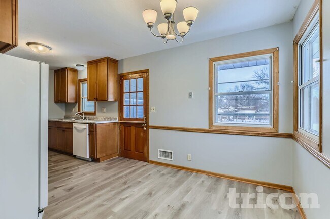 Foto del edificio - 4400 W 111th St