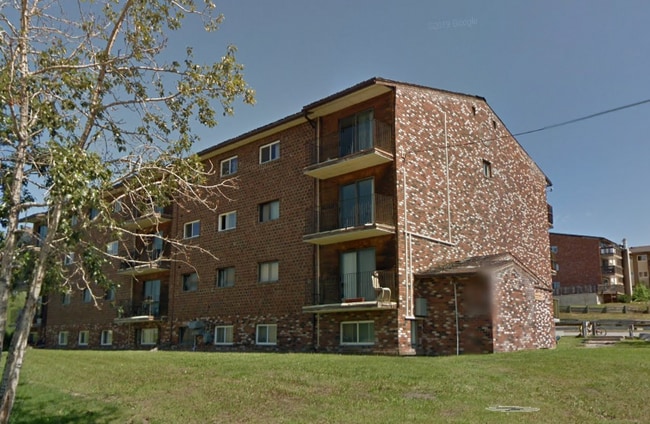 Building Photo - County Squire