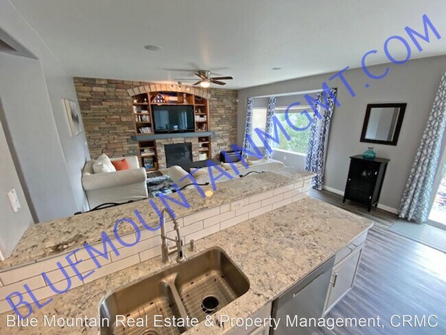 Building Photo - 1623 Lookout Springs Dr
