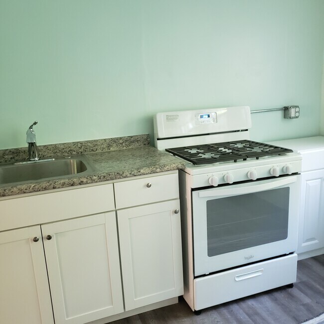 kitchen - 1861 N Main St