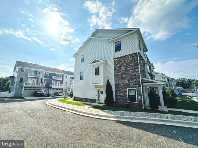 Building Photo - 17217 Redland Rd