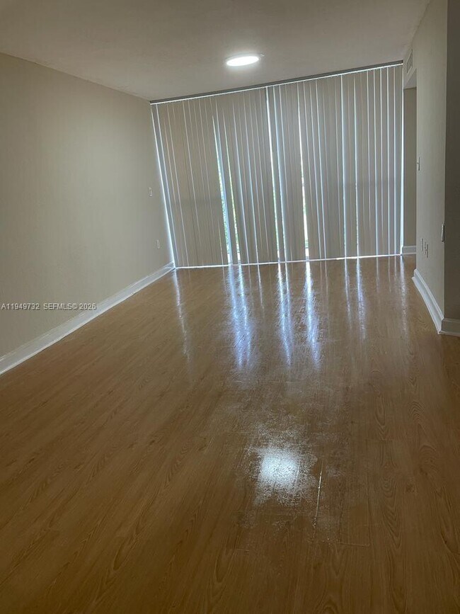 Foto del edificio - 7075 NW 186th St