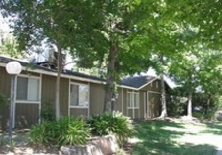 Foto principal - 1745 E Cornell Ave
