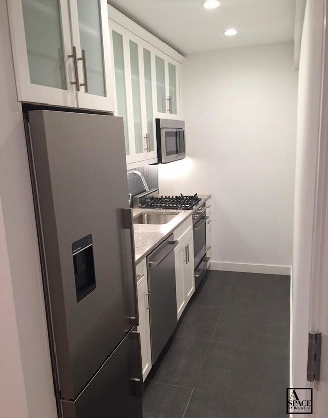 Building Photo - 440 East 81st Street