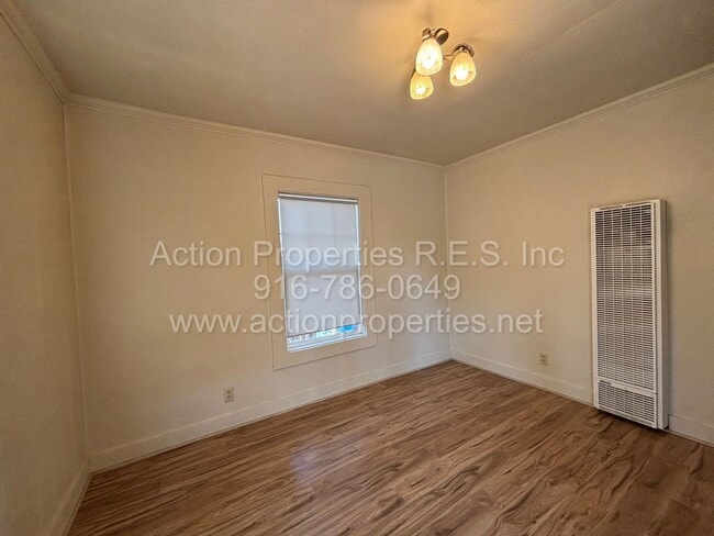 Building Photo - Updated Cottage - Downtown Roseville - 1 B...