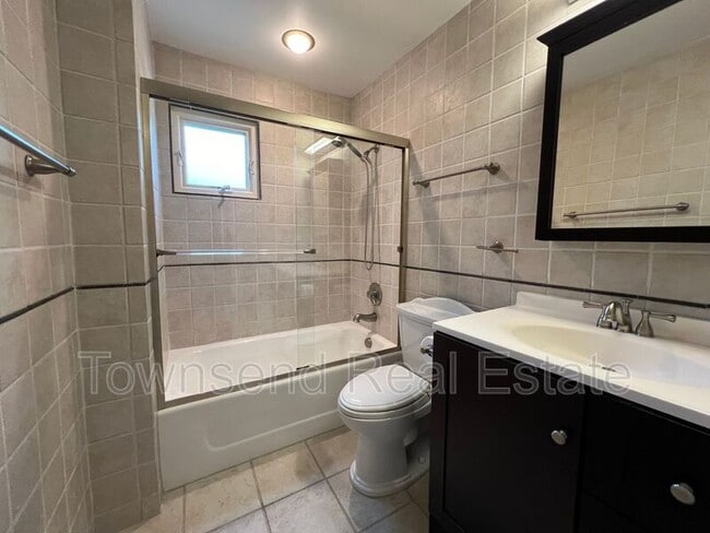 Foto del edificio - 211 Ellington St