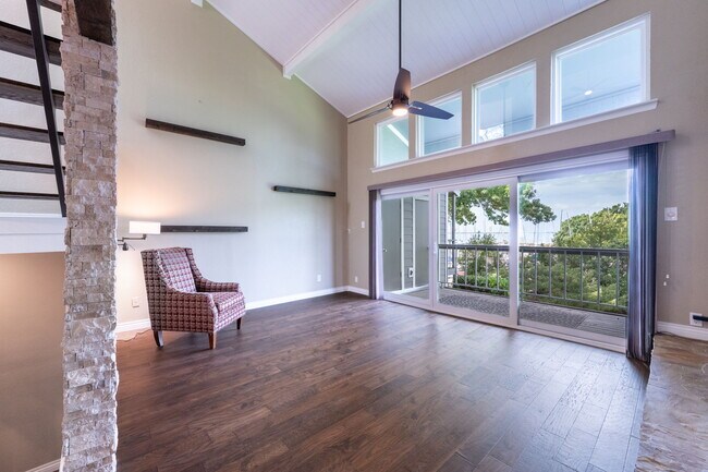 Foto del edificio - 300 Rush Creek Dr