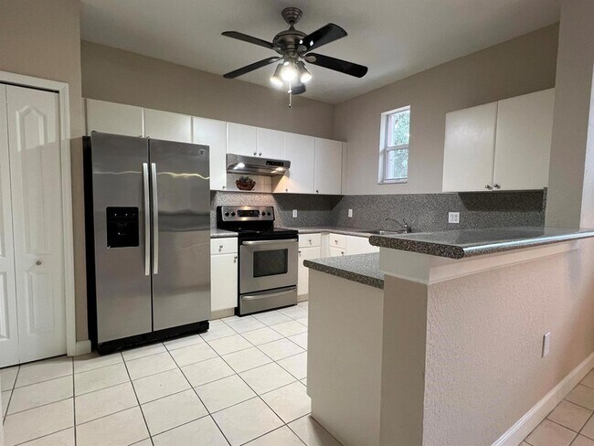 Building Photo - 2123 Shoma Dr