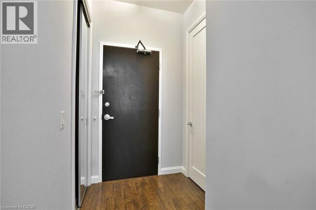 Building Photo - 112 King St E