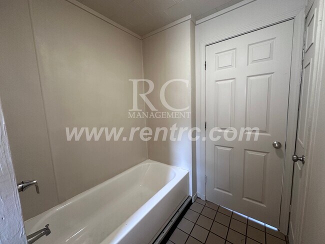 Building Photo - 503-2  Shadowlawn-