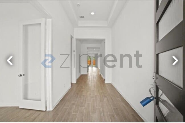 Building Photo - Unit
