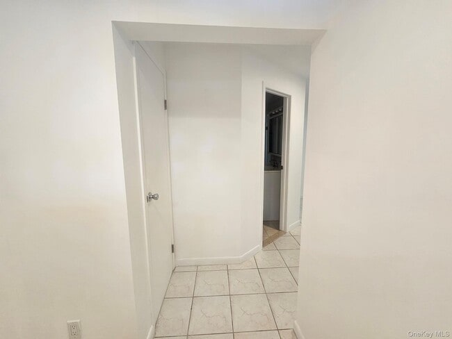 Building Photo - 804 Hampshire Rd